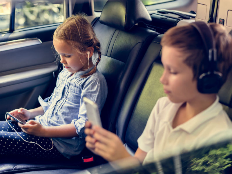 Kinder im Auto