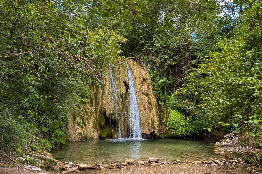 Wasserfälle am Gardasee: ein Wasserfall mitten im Wald