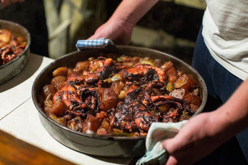 Kroatisches Essen: Peka im gusseisernen Topf und mit Oktopus